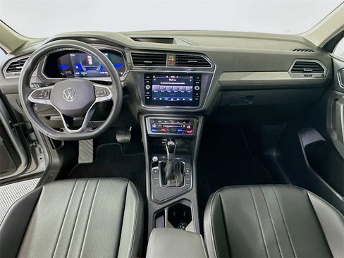 Used 2023 Volkswagen Tiguan SE w/ Panoramic Sunroof Package image 3