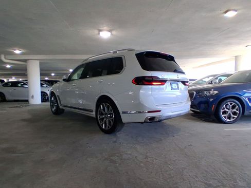 Used 2025 BMW X7 xDrive40i image 3
