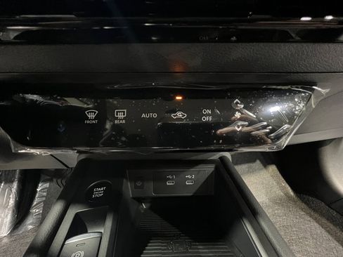 New 2026 Nissan Kicks SR image 12