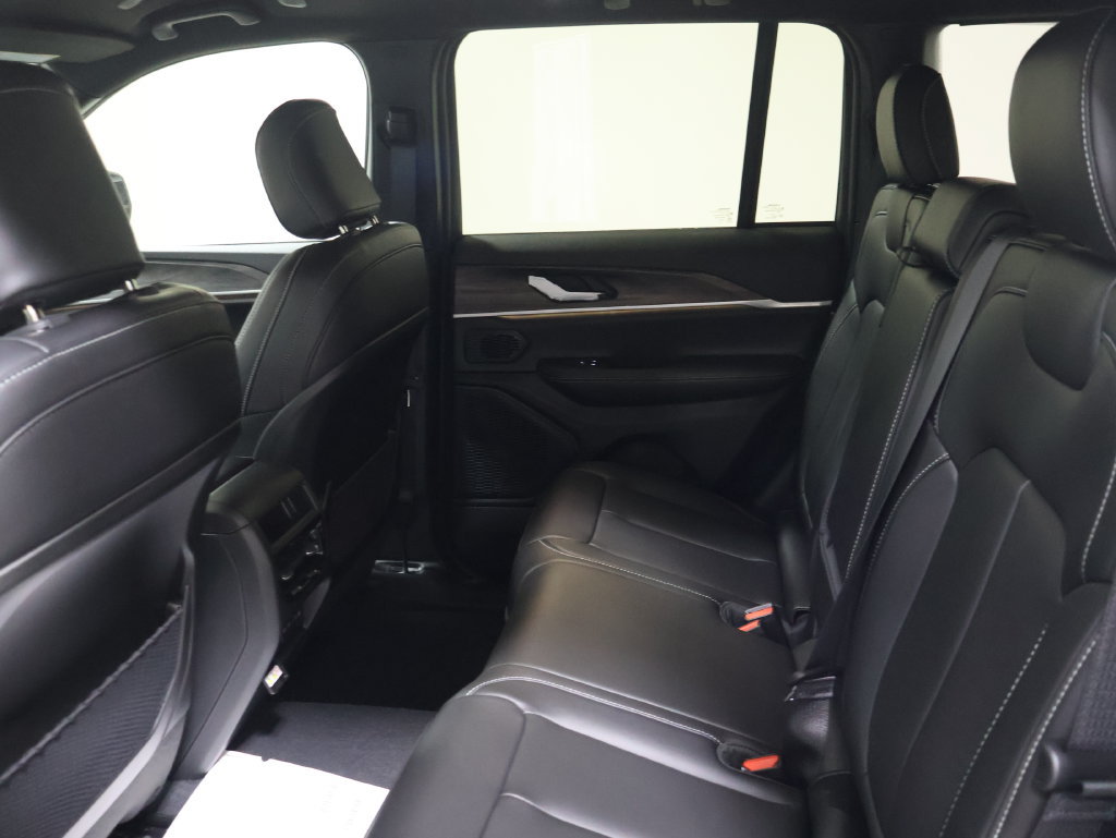 New 2027 Jeep Grand Cherokee Limited AWD/4WD image 10