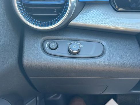 New 2026 Chevrolet Trax LT w/ Sunroof Package image 21