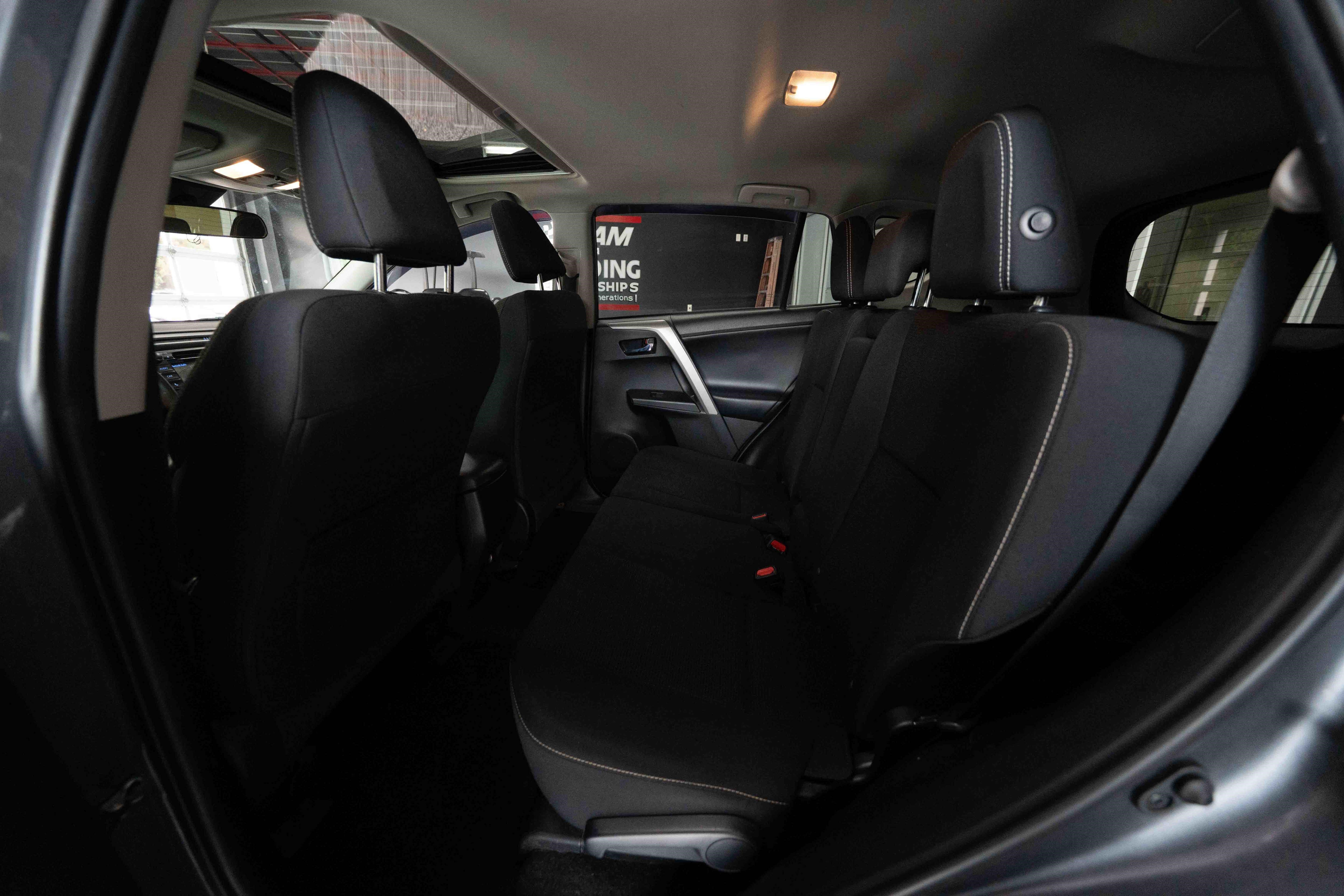 Used 2018 Toyota RAV4 XLE AWD/4WD image 23