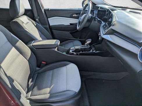 Used 2025 Chevrolet Trax LT image 24