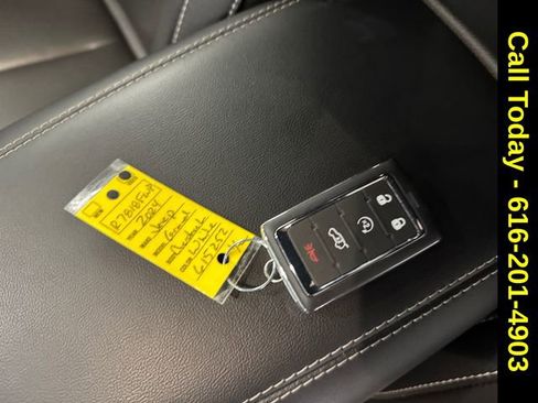 Used 2024 Jeep Grand Cherokee L Limited w/ Black Appearance Package image 26