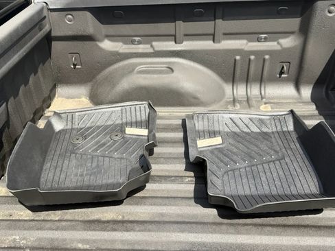 Used 2018 Chevrolet Colorado Z71 w/ Z71 Midnight Edition image 10