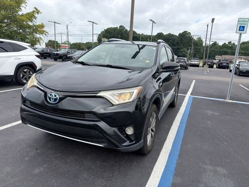 Used 2016 Toyota RAV4 XLE AWD/4WD image 8