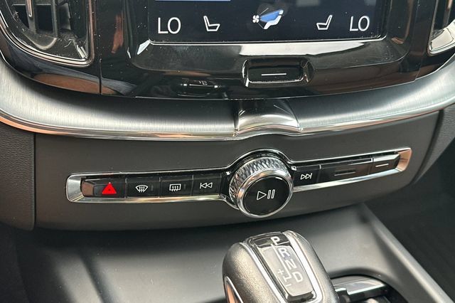 Used 2018 Volvo XC60 T6 Momentum w/ Convenience Package AWD/4WD image 20