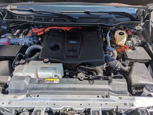 Used 2025 Toyota Sequoia SR5 AWD/4WD image 37