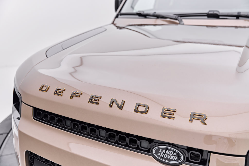 Used 2025 Land Rover Defender 110 AWD/4WD image 18
