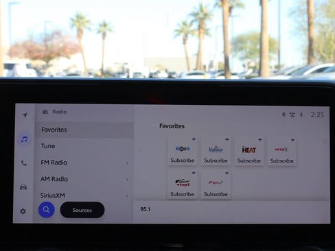 Used 2023 Toyota Highlander XLE image 16