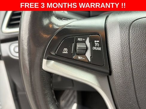 Used 2020 Chevrolet Trax LT w/ LT Convenience Package FWD image 39
