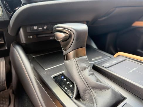 Used 2022 Lexus ES 250 w/ Premium Package AWD/4WD image 12