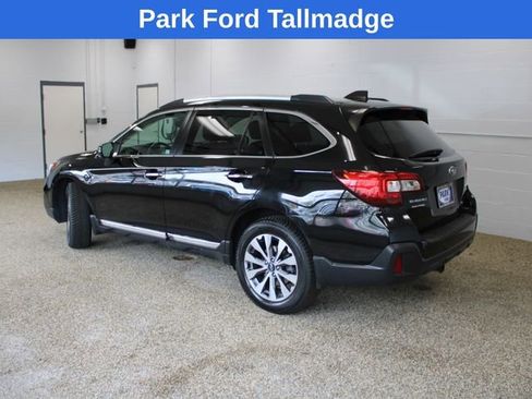 Used 2018 Subaru Outback 3.6R Touring w/ Popular Package #3 AWD/4WD image 2