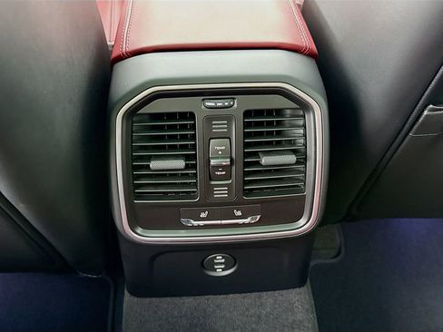 New 2026 Porsche Macan image 28