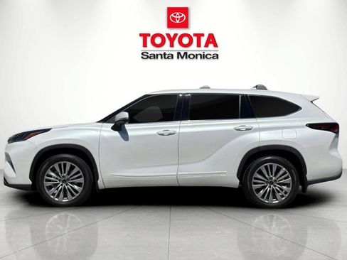New 2026 Toyota Highlander Platinum AWD/4WD image 8