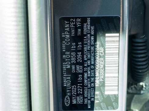 Used 2025 Hyundai Elantra Sport image 40