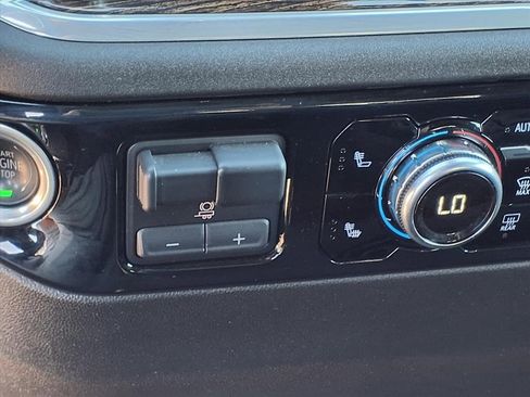 Used 2024 GMC Sierra 1500 Elevation image 30