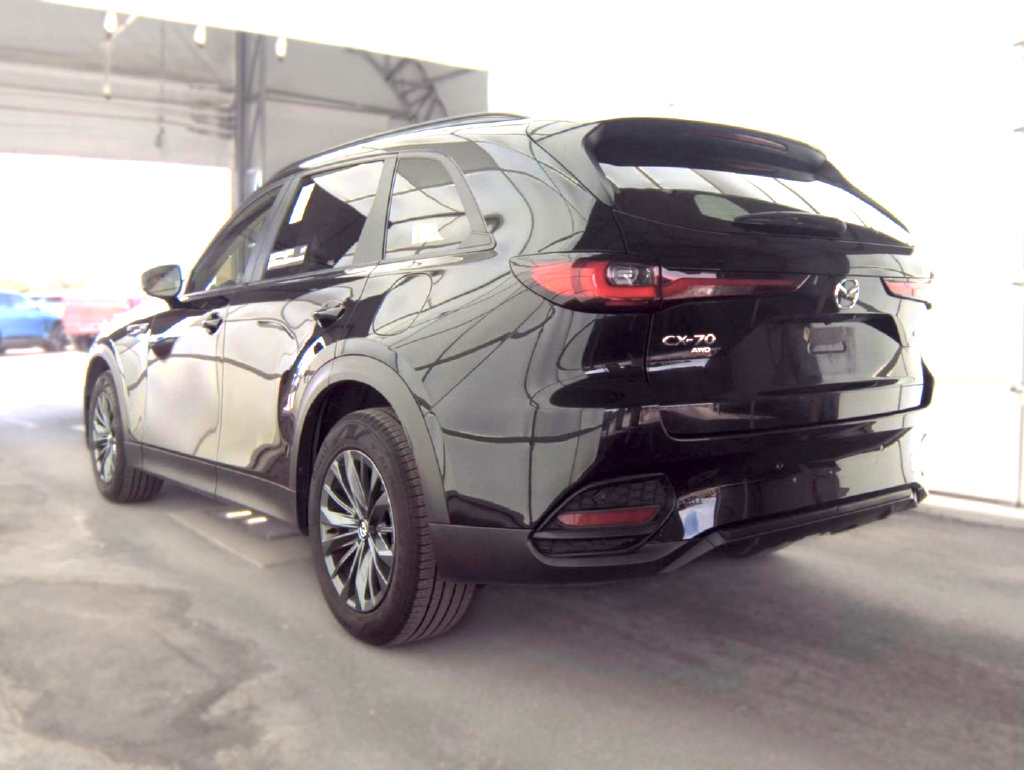 Used 2025 MAZDA CX-70 3.3 Turbo w/ Preferred Package AWD/4WD image 3