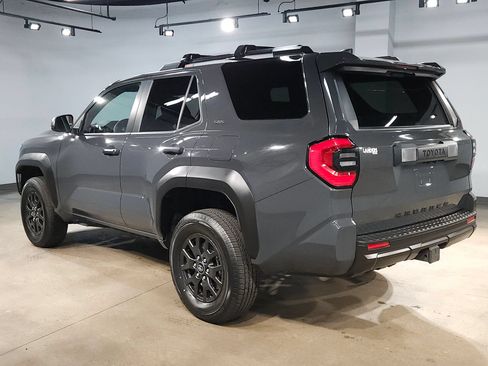 Used 2025 Toyota 4Runner SR5 AWD/4WD image 5