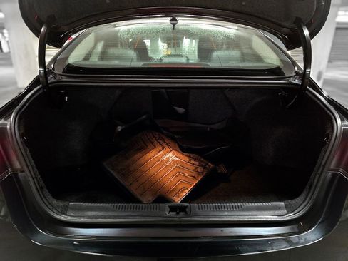 Used 2017 Chrysler 200 Limited Platinum w/ Comfort & Convenience Group image 9