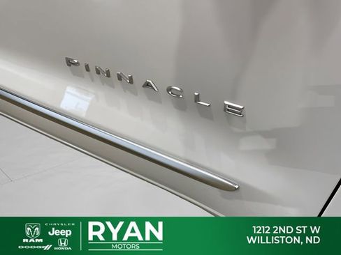 New 2026 Chrysler Pacifica Pinnacle image 11
