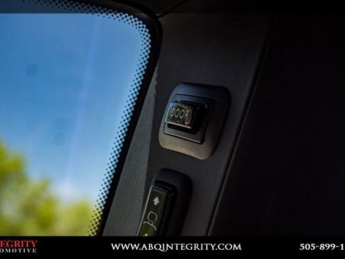 Used 2022 Rolls-Royce Cullinan w/ Dynamic Package image 38