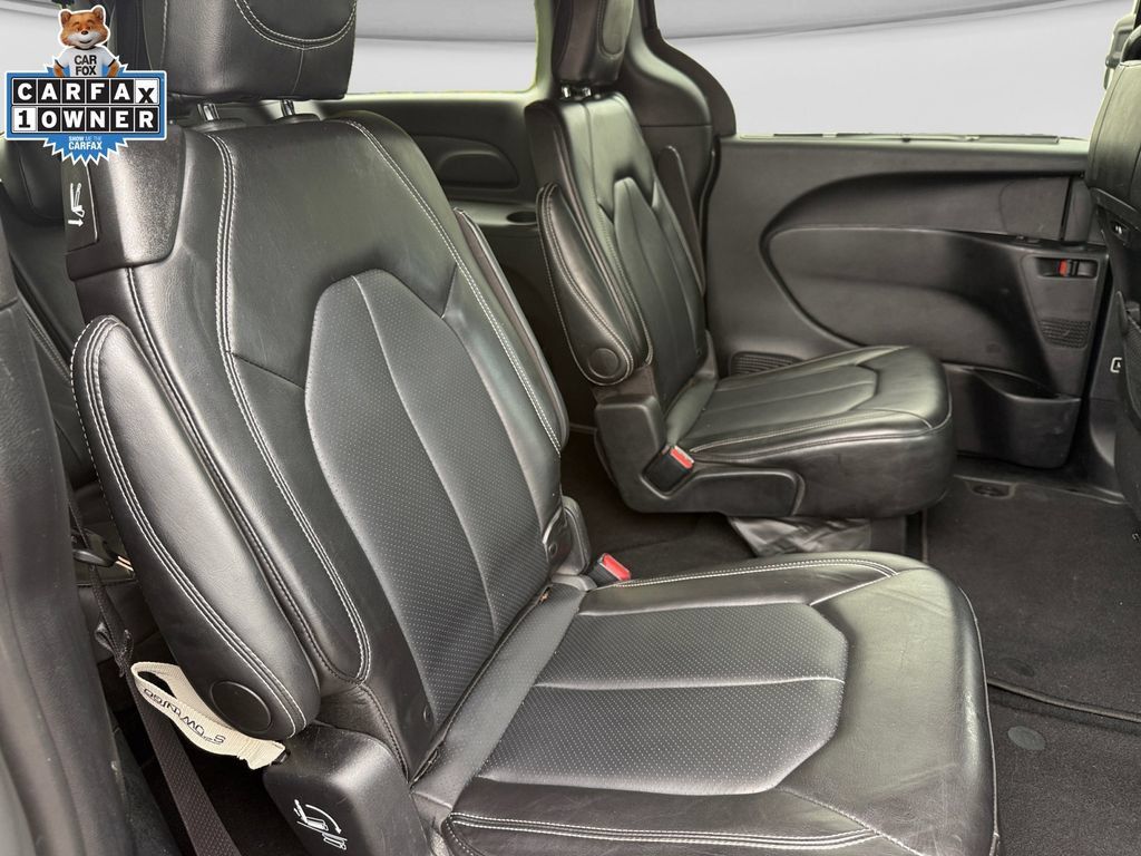Used 2025 Chrysler Pacifica Select FWD image 13