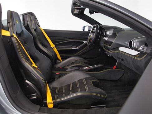 Used 2021 Ferrari F8 Tributo RWD image 32