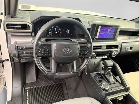 Used 2025 Toyota Tacoma SR5 AWD/4WD image 12