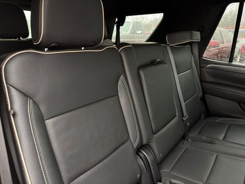 Used 2024 GMC Yukon SLT AWD/4WD image 35