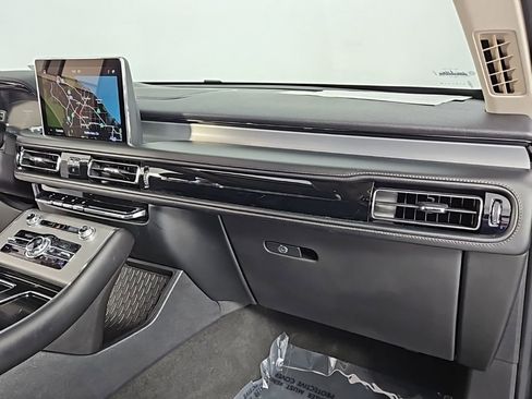 Used 2023 Lincoln Aviator AWD w/ Premium Package image 14