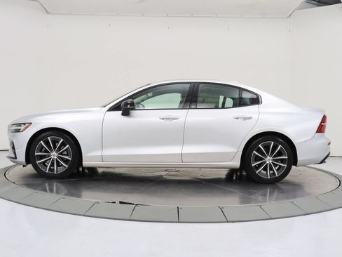 Used 2022 Volvo S60 B5 Momentum w/ Premium Package AWD/4WD image 2
