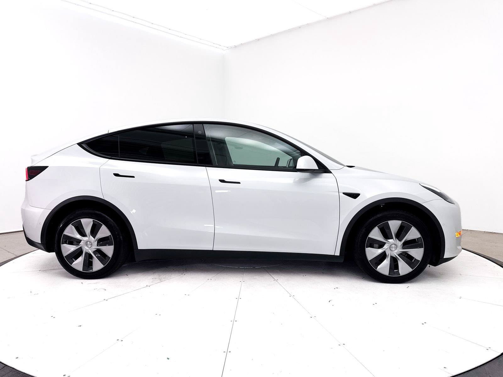 Used 2022 Tesla Model Y Long Range AWD/4WD image 36