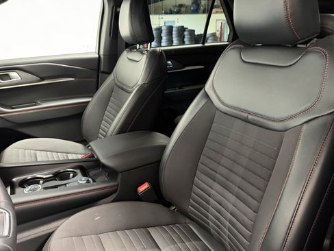 Used 2025 Ford Explorer ST-Line AWD/4WD image 19