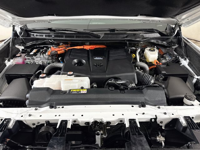 Used 2025 Toyota Tundra Platinum AWD/4WD image 29
