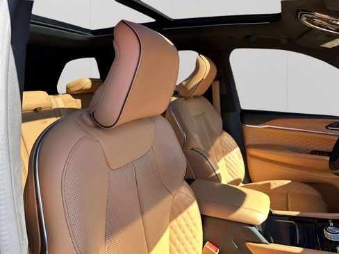 Used 2024 Jeep Grand Cherokee Summit image 15