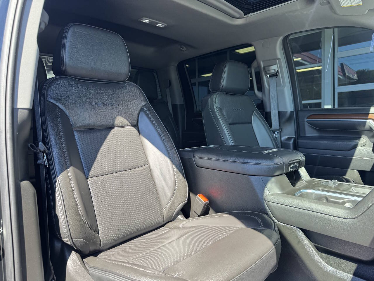 Used 2025 GMC Sierra 3500 Denali w/ Denali Reserve Package AWD/4WD image 41