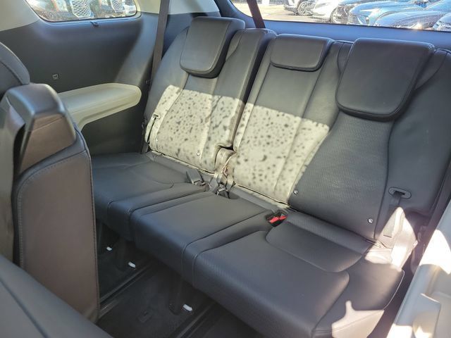 Used 2024 Kia Carnival FWD image 12