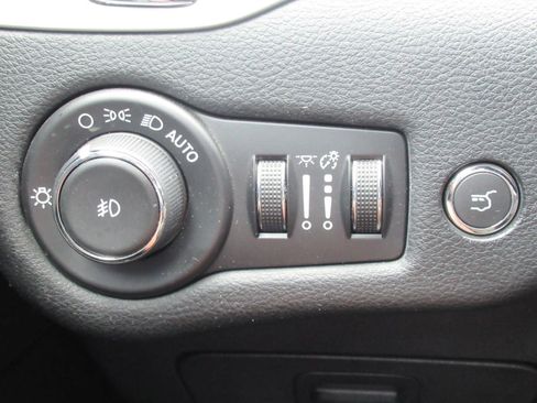 Used 2014 Jeep Cherokee Latitude w/ Comfort/Convenience Group FWD image 20