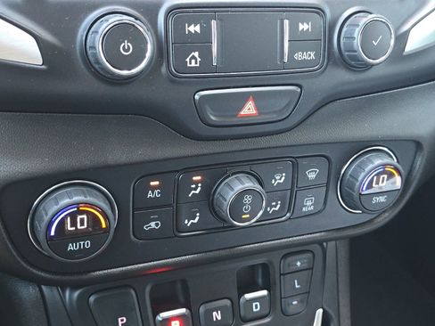 Used 2020 GMC Terrain SLT AWD/4WD image 22