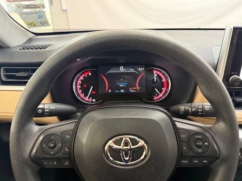 Used 2023 Toyota RAV4 XLE w/ Convenience Package FWD image 12