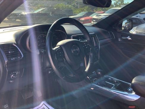 Used 2017 Jeep Grand Cherokee Laredo AWD/4WD image 14