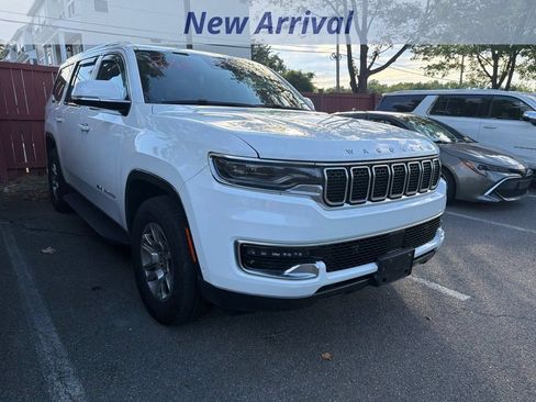 Used 2022 Jeep Wagoneer Series I AWD/4WD image 2