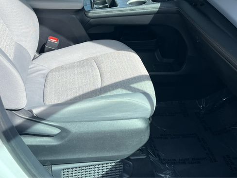 Used 2025 Toyota Sienna LE image 19