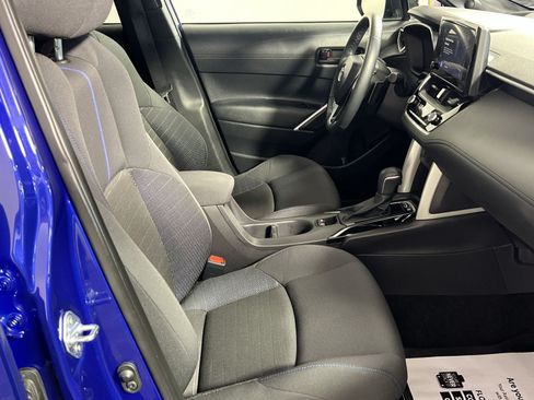 Used 2025 Toyota Corolla Cross AWD Hybrid w/ Moonroof Package image 28