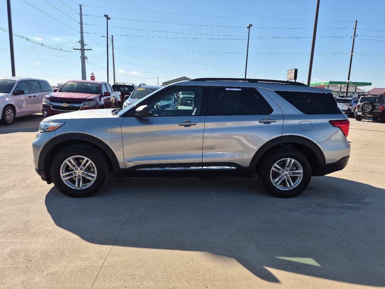 Used 2023 Ford Explorer XLT AWD/4WD image 9