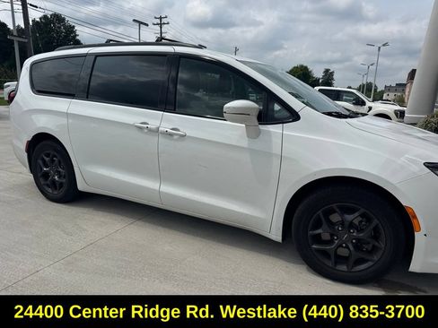 Used 2019 Chrysler Pacifica Limited w/ S Appearance Package FWD image 6