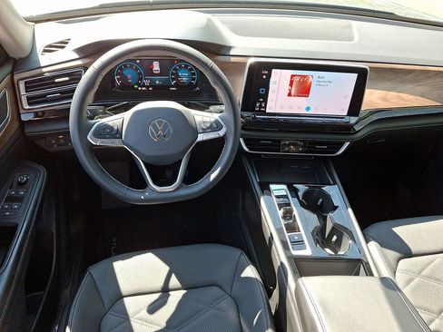 Certified 2024 Volkswagen Atlas SE image 11