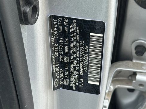 Used 2023 Hyundai Venue SE image 28