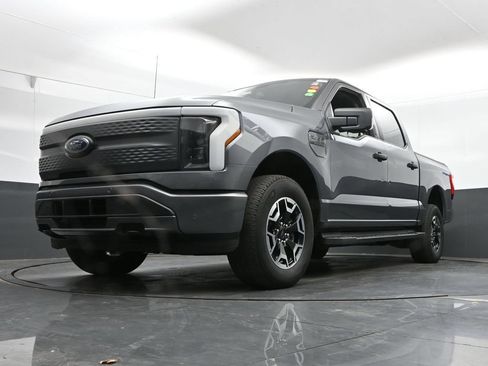 Used 2023 Ford F150 Lightning XLT AWD/4WD image 41